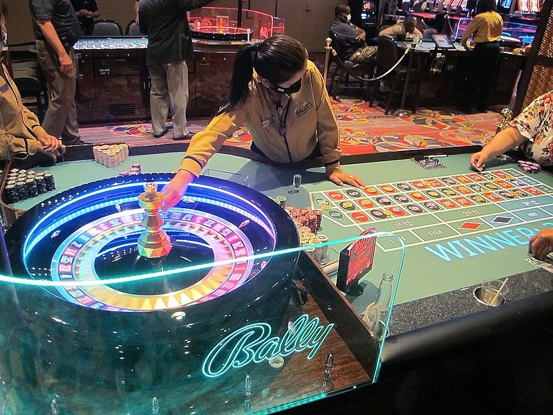 Traditional vs. Electronic Table Games: A Comparative Analysis