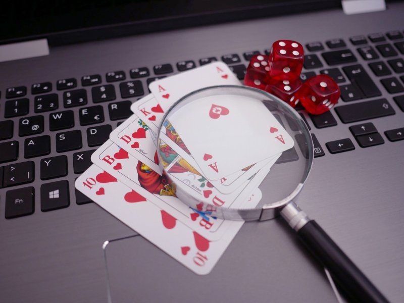 Exploring Live Casinos: Bringing the Real Casino Experience Home