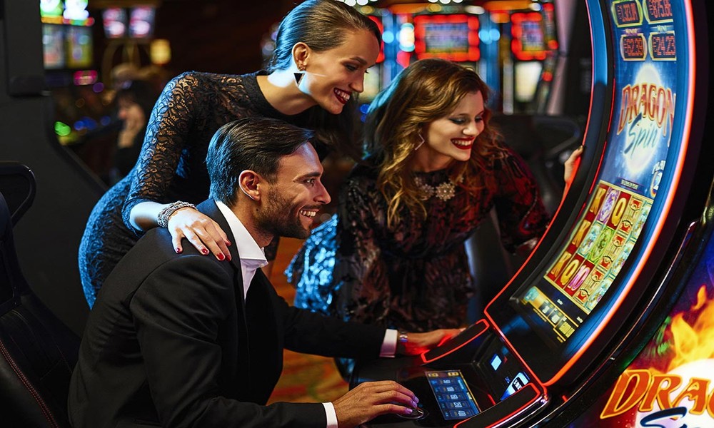 What actually drives outcome clustering in baccarat sessions?